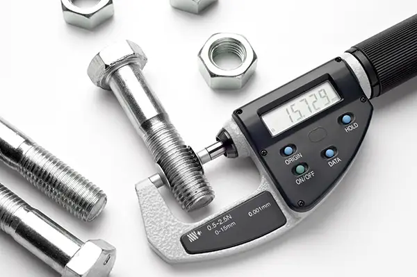Digital micrometer tool measuring and calibration
